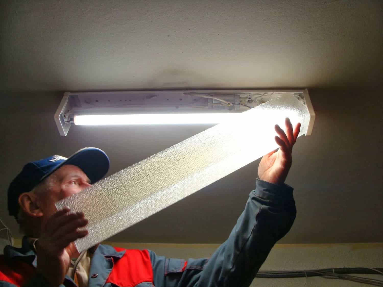 <span color-type="color" style="color: #2bb0d4;">Установка освещения</span><br>